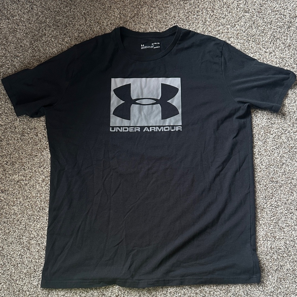 Under Armour Black and Gray Short Sleeve Tee